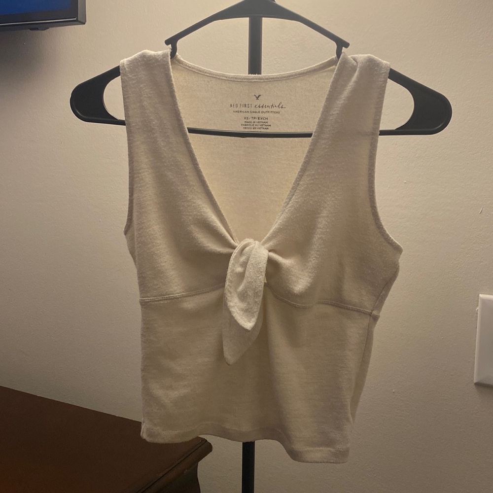 White American Eagle crop top